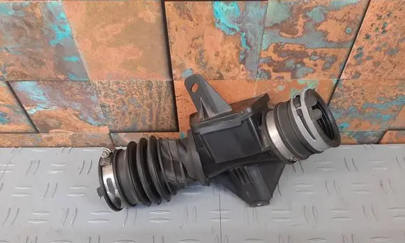 Ford Bronco Pneumatic air compressor intake pipe/hose MB3G9R504CD