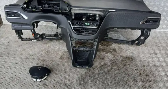 Peugeot 2008 I Dashboard 