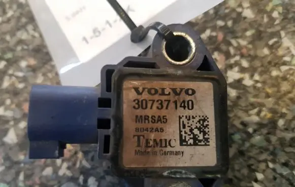 Volvo V50 Airbag deployment crash/impact sensor 30737140