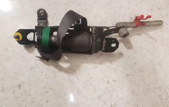 Volvo S60 Front seatbelt