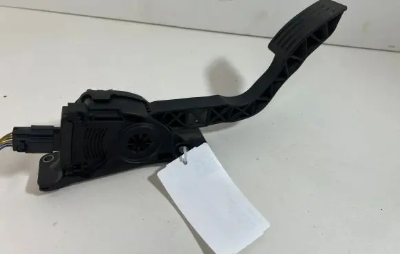 Volvo V40 Accelerator throttle pedal 31280598