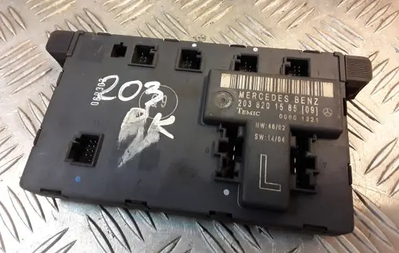 Mercedes-Benz C W203 Door control unit/module 2038201585 A2038201585