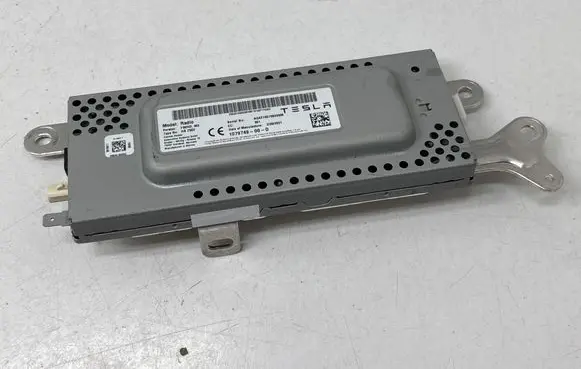 Tesla Model 3 Aerial antenna amplifier 107974900D A042105700005