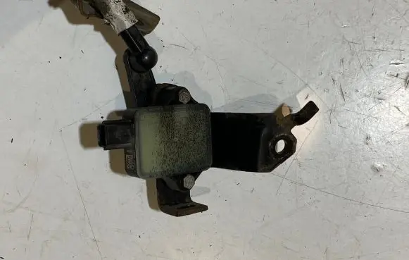 Ford Mustang VI Headlight/headlamp level sensor 