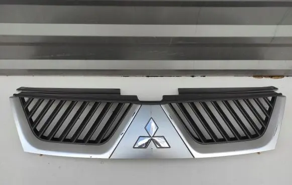 Mitsubishi Outlander ACC Distronic radar sensor grill/trim 7450A038
