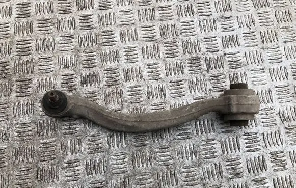 Mercedes-Benz C W204 Front lower control arm/wishbone A20446FI