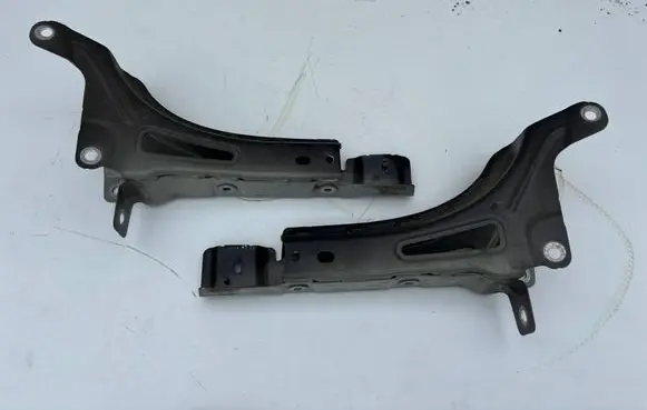 Porsche Taycan 9J1 Fender mounting bracket 9J1805374 9J1805373