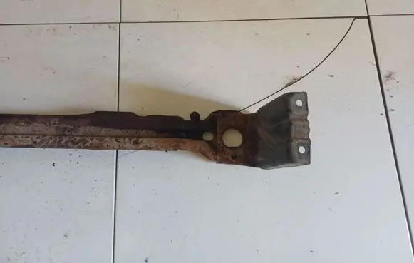 Chrysler 300 - 300C Radiator mount bracket