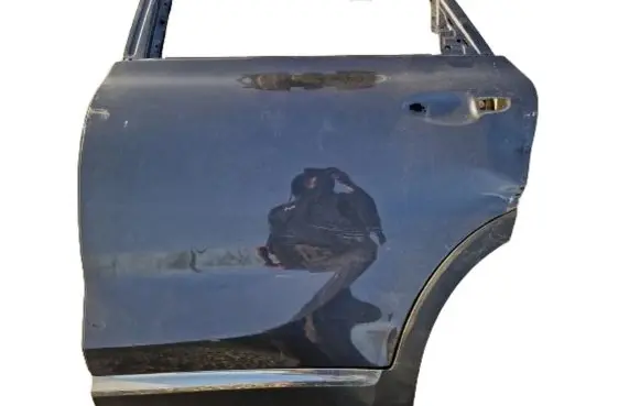 KIA Sorento Rear door