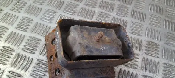 KIA Sportage Engine mount bracket