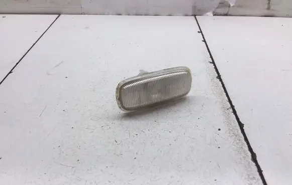 Audi A6 Allroad C5 Front fender indicator light E26002