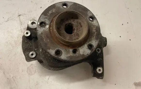 BMW 5 E60 E61 Front wheel hub 6760953