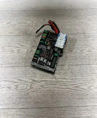 BMW 5 G30 G31 G38 Fuse module 8713128 P00127006AQ