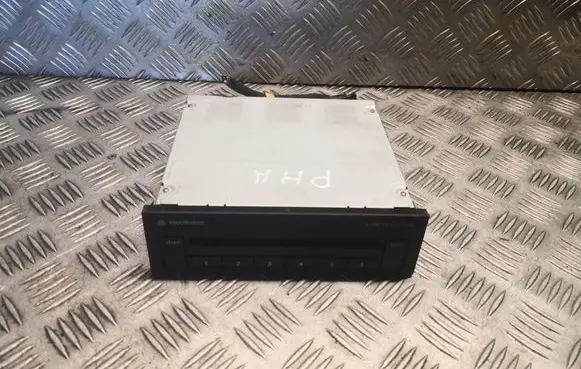 Volkswagen Phaeton CD/DVD changer 3D0035110