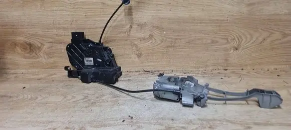 Volvo V70 Front door lock 31253673