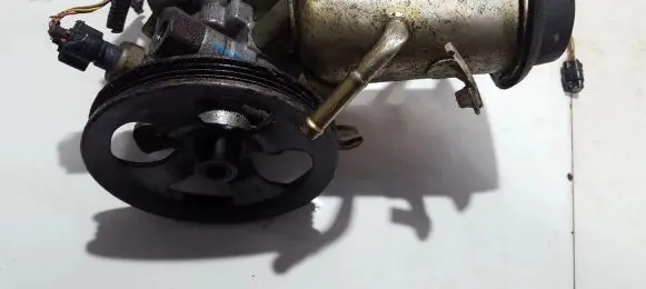 Toyota Yaris Verso Power steering pump 