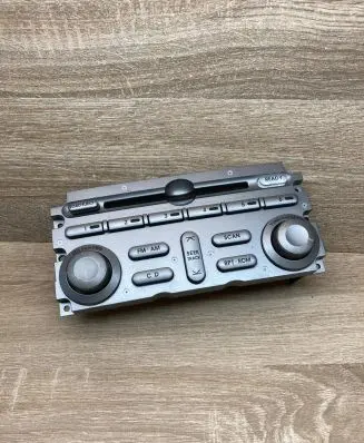Mitsubishi Endeavor Radio/CD/DVD/GPS head unit MR576015ZZ 42119145C