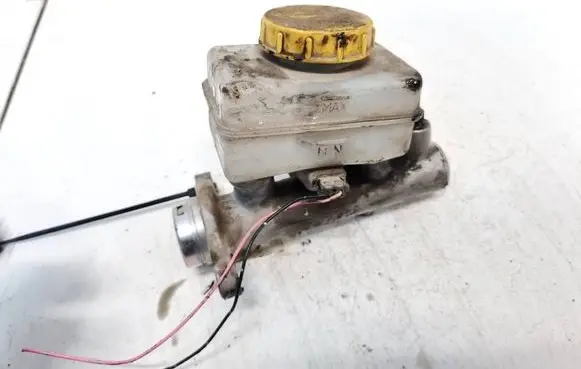 Subaru Legacy Master brake cylinder