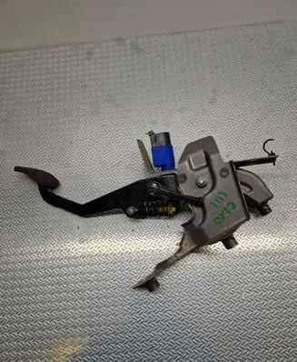 Renault Clio IV Brake pedal