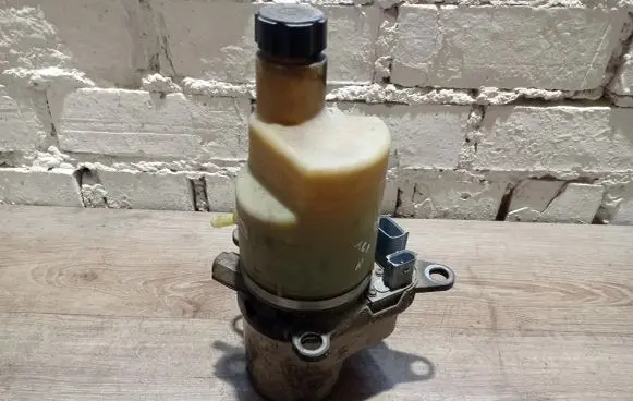 Volvo V50 Power steering pump 30741955 5N513K514AD