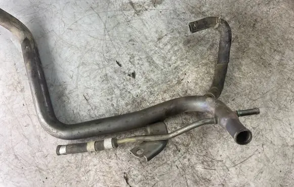Nissan Navara D40 Engine coolant pipe/hose