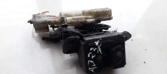 Mazda 323 F Tailgate/trunk/boot lock/catch/latch