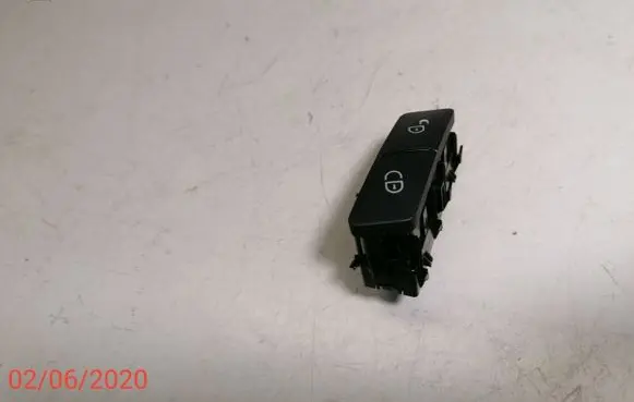 Mercedes-Benz E W212 Central locking switch button A2049058502