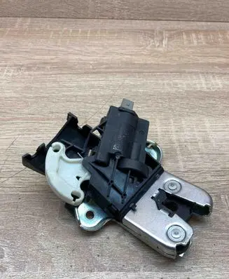 Volkswagen PASSAT B6 Engine bonnet/hood lock/catch 4F5827505D