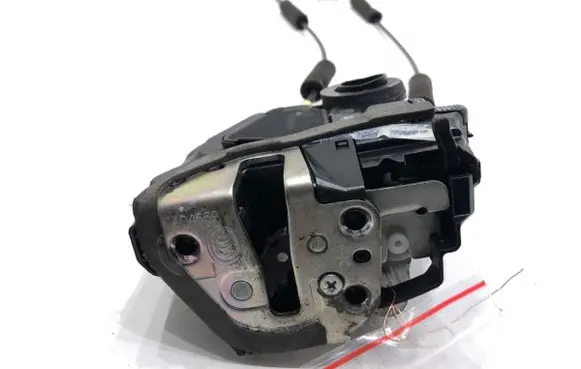 Lexus CT 200H Rear door lock 