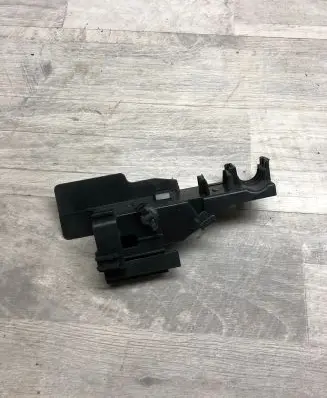 BMW 5 G30 G31 Other engine bay part 8637797 58650910 1251