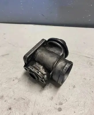 BMW 5 E39 EGR valve 2246145