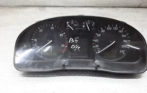 Volkswagen PASSAT B5 Speedometer (instrument cluster) 3B0919880D