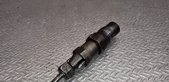 Volkswagen PASSAT B3 Fuel injector 068130202A