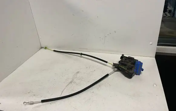Audi A4 S4 B5 8D Rear door lock 8D0839016A