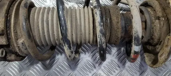 Volkswagen Golf V Front coil spring