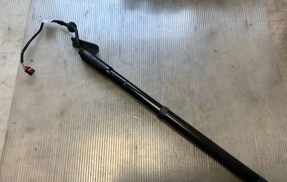 Hyundai Santa Fe Tailgate/trunk strut/damper 817712W600