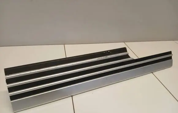 Land Rover Range Rover L322 Side skirt front trim E06063