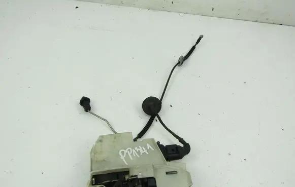 Volkswagen PASSAT B5.5 Front door lock 