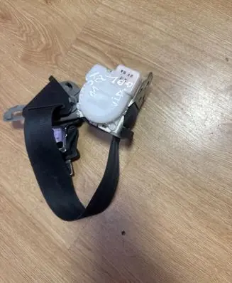 Toyota Yaris Middle seatbelt (rear) H073811 H073901 H073818