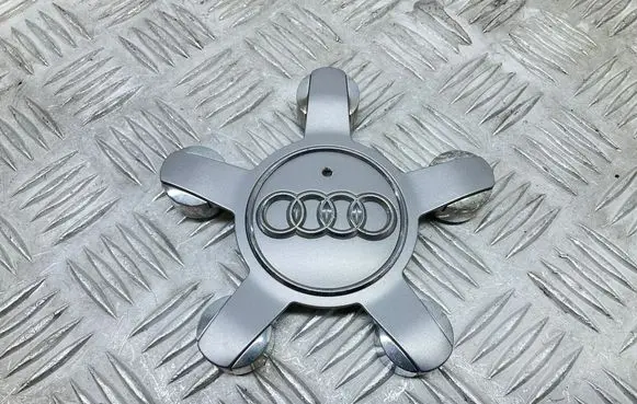 Audi A3 S3 8V Original wheel cap 8R0601165