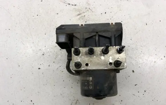 Skoda Octavia Mk1 (1U) ABS Pump 1J0907379Q 1J0614217E