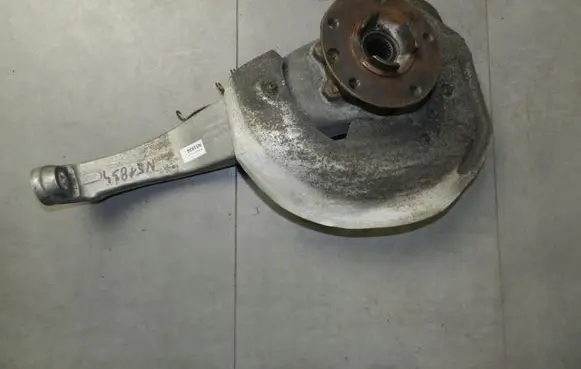 Volkswagen Touareg II Front wheel hub spindle knuckle