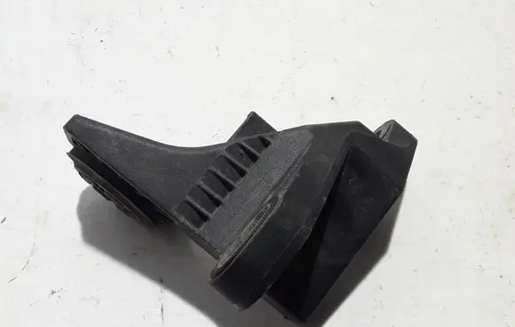 Radiator mount bracket