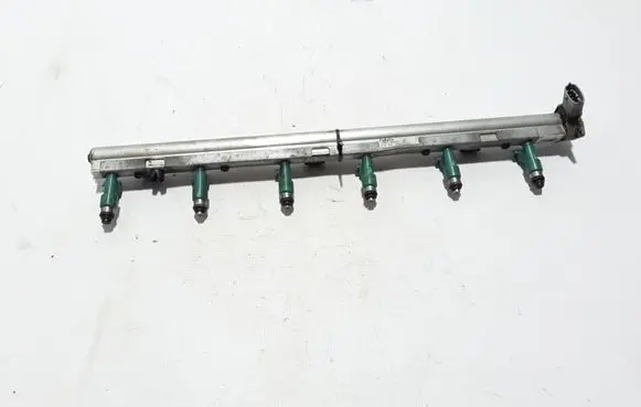 Volvo V70 Fuel main line pipe