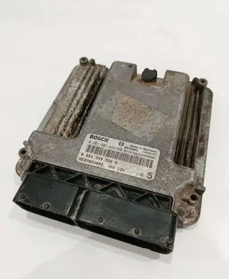 Alfa Romeo 159 Engine control unit/module ECU 0261S01044 MED762A002 051799356