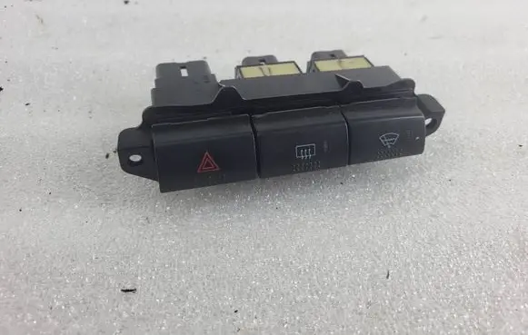 Toyota Avensis T220 Hazard light switch 5544620140