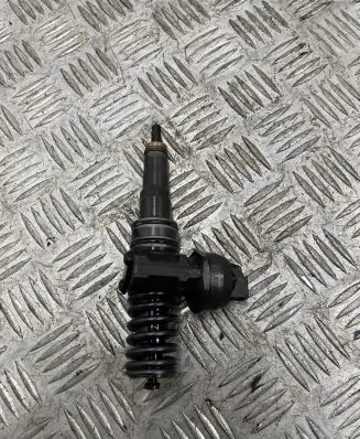 Volkswagen PASSAT B6 Fuel injector 038130073BN