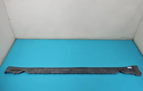 Foot area side trim