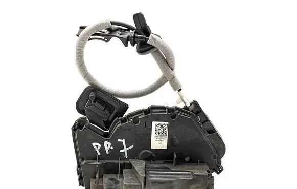 Volkswagen PASSAT B8 Front door lock 5NB837016D