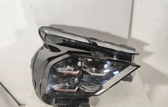 Citroen C4 III e-C4 Headlight/headlamp 73243672 9830649280